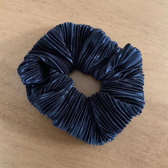 ❗️SOLD❗️Handmade Scrunchies - Picture 3 of 4